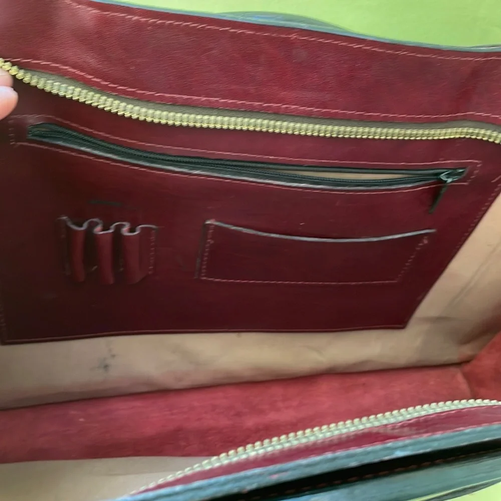 Vintage 90’s burgundy leather laptop bag